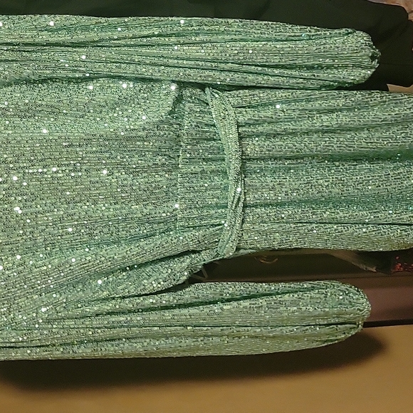 Dress - Picture 3 of 5